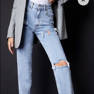 NWT PrettyLittleThings Tall Bleach Wash Distresses Split Hem Jeans, size 4 US